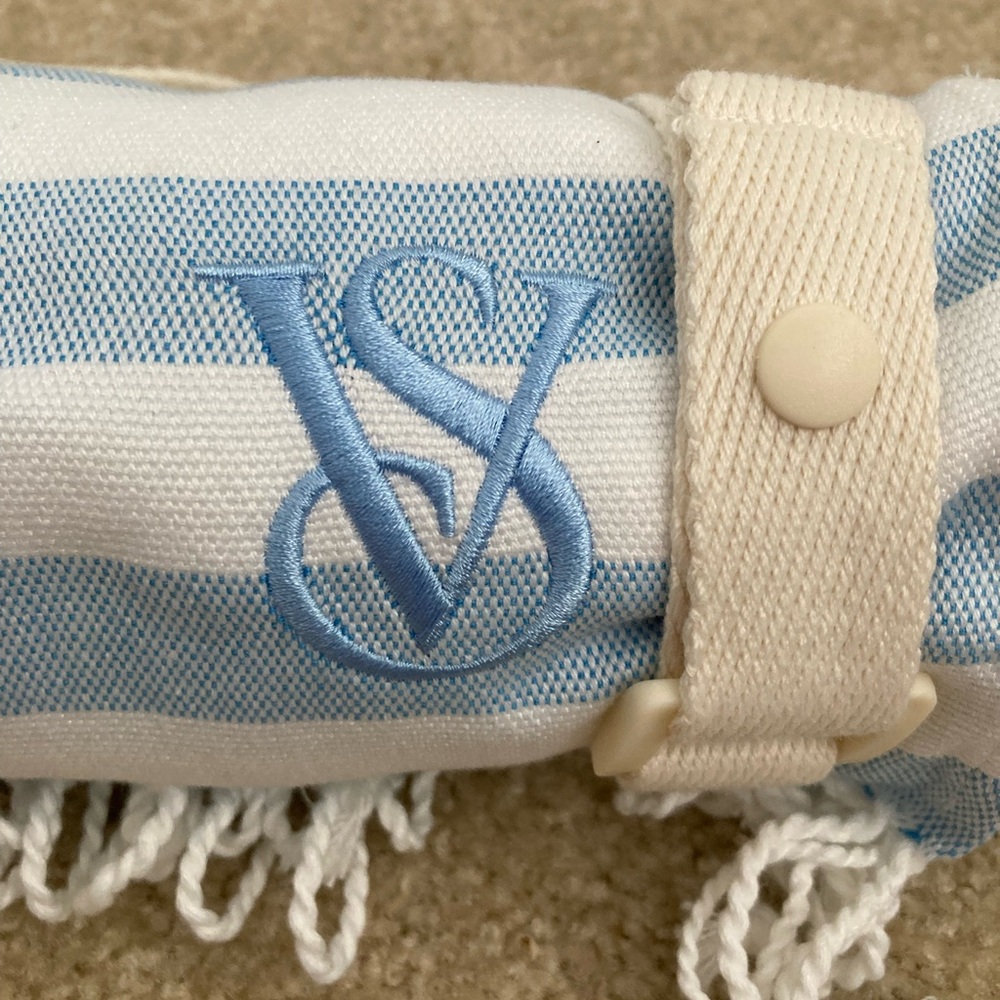Victoria's Secret Light Blue and White Striped Beach Blanket - Picture 4 of 4